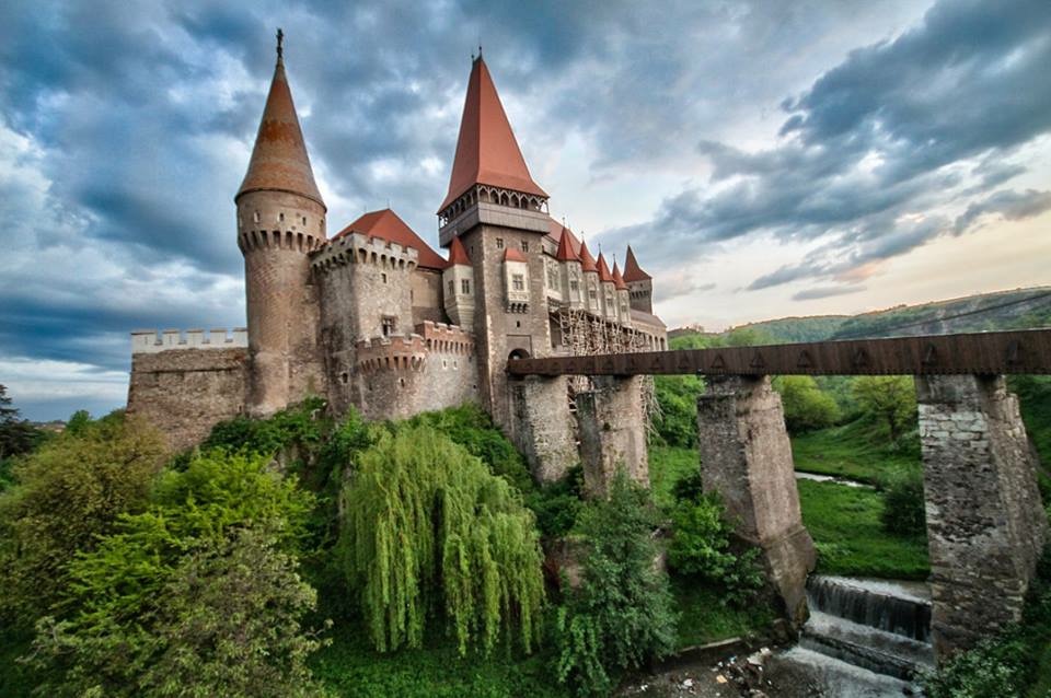 Sibiu Guide Nico Tours to Corvin Castle and Alba Iulia City